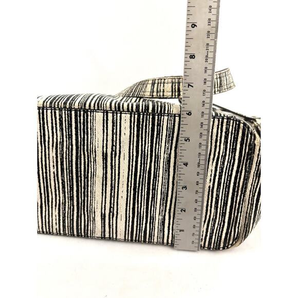 Guess Kamryn Stripe Python Tote Black White Shoulder Handbag Zipper Closure - Picture 9 of 16